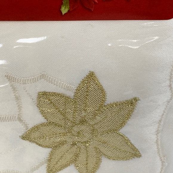 Christmas Cheer Poinsettia Napkins - Set of 6 - Picture 2 of 4